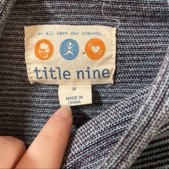 Title Nine Mock Turtle Neck Size Small - Picture 3 of 6